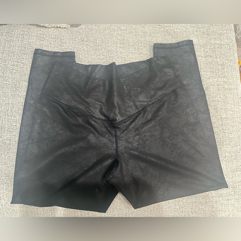 AE crackle leggings